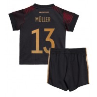 Billiga Tyskland Thomas Muller #13 Barnkläder Borta fotbollskläder till baby VM 2022 Kortärmad (+ Korta byxor)